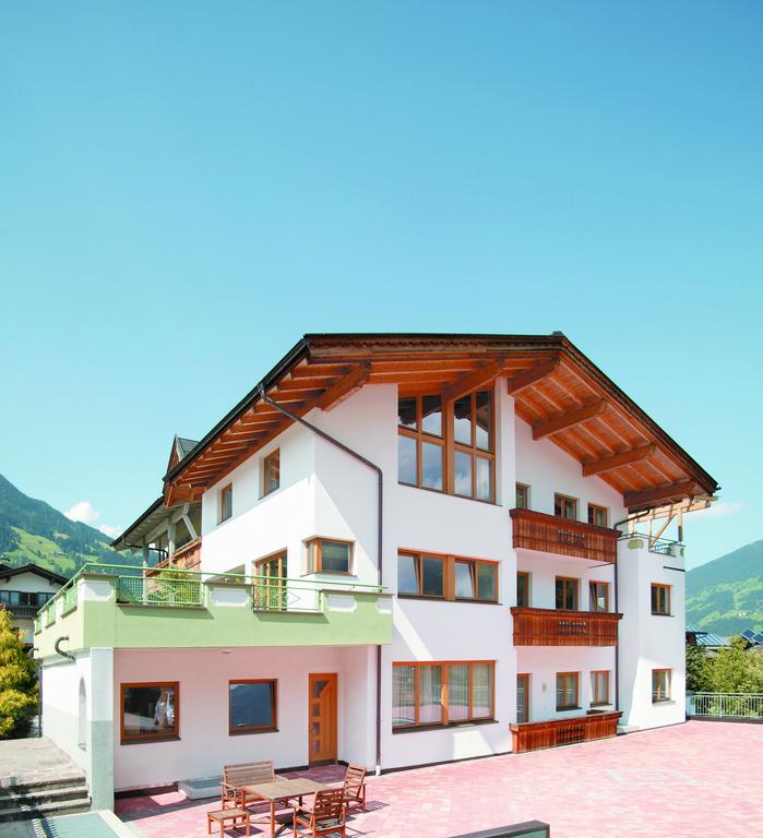 Appartementhaus Kostenzer Fuegen Luaran gambar